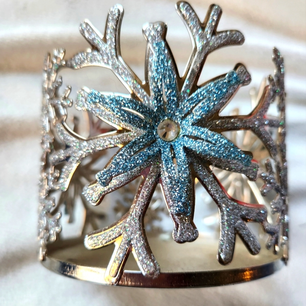 Bath and Body Works, winter, glitter, three wick candle holder